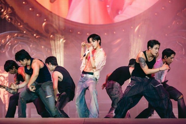 🎤 J-Hope Lollapalooza Berlin: BTS Star Shines with Historic 60,000+ Crowd Performance 🎤 J-Hope Lollapalooza Berlin: BTS Star Shines with Historic 60,000+ Crowd Performance