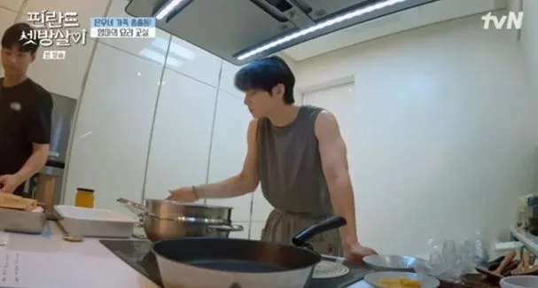 Cha Eun woo younger brother Makes a Surprise Appearance on “You Quiz on the Block” – Fans Can’t Stop Talking About His Visuals Cha Eun woo younger brother Makes a Surprise Appearance on “You Quiz on the Block” – Fans Can’t Stop Talking About His Visuals